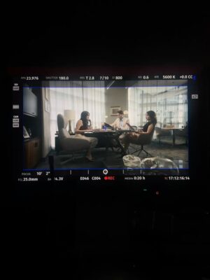 Diana Bovio Instagram - El Niñero siempre fue más q un proyecto, fue un viaje de nuevos amigos, de reencuentros, de trabajo pero tmb de mucha fiesta, de grandes recuerdos y de mucho crecer, mucho bailar y mucho querer. 

gracias a mi familia q encontré aquí, a mis friends q adoro con el alma y a todo un equipo q hizo de este proyecto una gozada infinita. 

los amo♥️ 
no se pierdan el niñero 3 @netflixlat