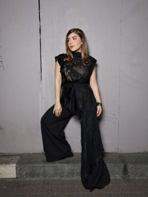 Diana Bovio Instagram - @marieclaire_la 🌸 nos regaló una noche de amigos, flores y moda. #mercadodelasflores #marieclaire 
gracias @gerardangulo y todo el equipo. 🖤

gracias @steponfashion x este look @alfredomartinez_brand 🔝

foto @kevvcorona 
hair @alvarezomar 
makeup @leonelmakeup 

pr @indigotalent.mx | @betoville