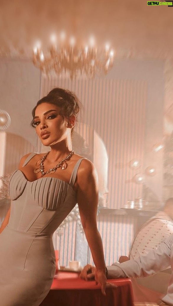Dina Hayek - 2.3K Likes - ⁨	النجمة #دينا_حايك خارج الإطار… أغنية “برواز كبير” وصلت 🤩🎶
شاهدوا الكليب حصرياً عبر قناة #لايف_ستايلز_ستوديوز على اليوتيوب 🎥
كلمات: محمد النجار
الحان: محمد يحيى
توزيع: أسامة عبد الهادي
اخراج: بتول عرفة 

#lifestylezstudios 
#dinahayek⁩