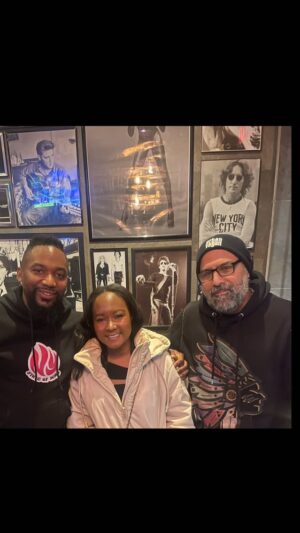 Donshea Hopkins Instagram - You never know who you’ll meet when good food and good energy connect 🙌🏾
Much love to @donsheahopkins for coming through Urban Vegan Kitchen 🌱💚. #vegan #veganfoodie