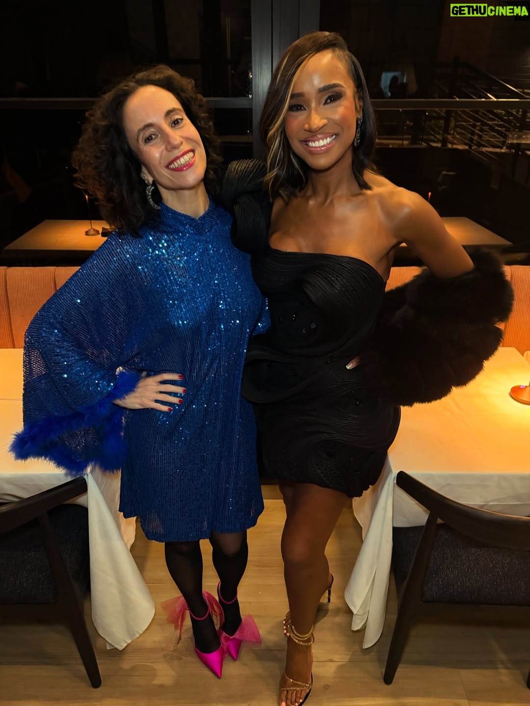 Dr. Contessa Metcalfe - 6.1K Likes - Season 12 Married to Medicine Premiere Party was a whole movie 🎥🎥📸📸 and tonight’s episode is going to go down in history as a #married2med “much watch”!
Thank you @nbc @bravotv  @fremantle most importantly to @tvbypop for believing in our stories and continuing to put black doctors on national tv 

If you don’t catch the new episodes every Sunday night at 9 PM Eastern time, you can catch all the episodes on @peacock 

🎥📸 @freddyophotos 

#MD #DrContessa #HauteDoc