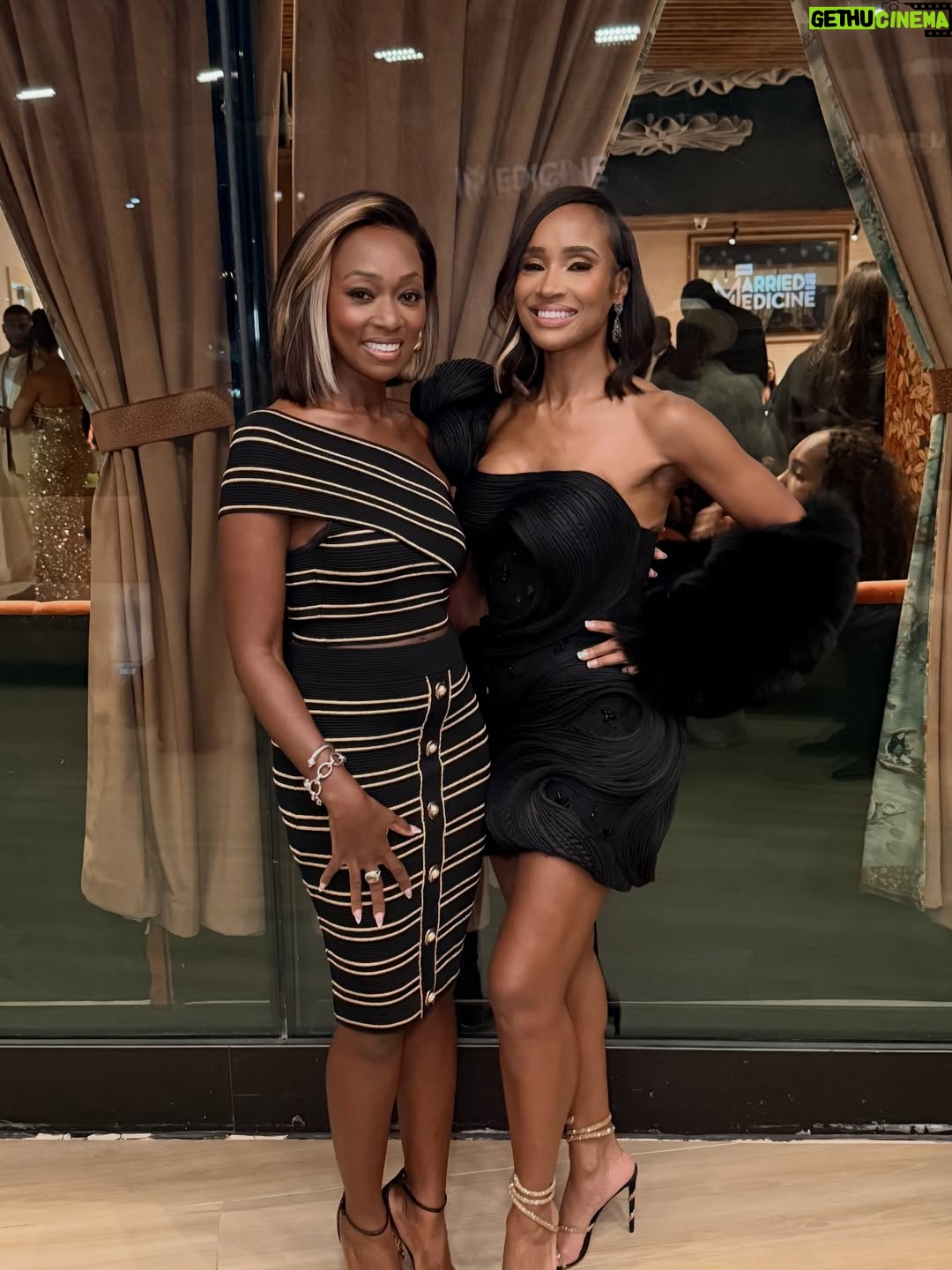 Dr. Contessa Metcalfe - 6.1K Likes - Season 12 Married to Medicine Premiere Party was a whole movie 🎥🎥📸📸 and tonight’s episode is going to go down in history as a #married2med “much watch”!
Thank you @nbc @bravotv  @fremantle most importantly to @tvbypop for believing in our stories and continuing to put black doctors on national tv 

If you don’t catch the new episodes every Sunday night at 9 PM Eastern time, you can catch all the episodes on @peacock 

🎥📸 @freddyophotos 

#MD #DrContessa #HauteDoc
