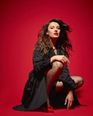 Ece İrtem Instagram - Styled by me 

@irtemece ❤️
@moodboardmagazin

Trench Coat : @secilstore /@zeypr
Shoes: @ilvi_official 

Photo : @emregunes85 
Hair & Makeup : @ramadanbozaci 
Creative Director : @rojdabars 
Studio Team : @demetgunes_photography
Menejerlik : @nalanyildirimmanagement / @nessbingol
PR : @caglagulsarac 
Studio : @moss.psd 

#reklam #eceirtem #style #shooting