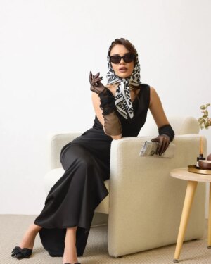 Ece İrtem Instagram - Styled by me 

Dress : @happytowear_
Scarf : @ilvi_official
Sunglasses : @tomford
Shoes : @zara

@irtemece 🖤
@moodboardmagazin 

Photo : @emregunes85 
Hair & Makeup : @ramadanbozaci 
Creative Director : @rojdabars 
Studio Team : @demetgunes_photography
Menejerlik : @nalanyildirimmanagement / @nessbingol
PR : @caglagulsarac 
Studio : @moss.psd 

#reklam #eceirtem #style #shooting