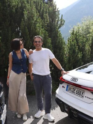 Ecem Özkaya Instagram - Haziran dump 2️⃣:)Kadranı zorlayan bir aydı doğrusu 🏎️:) yeni gelen yaşımın olduğu bu ay ilk gününden beri hep hediyeler verdi ;hem de her gün her an …✨tertemiz yaptı  ortalığı :) bir de çok üşümüşüm meğer ısıttın beni bu yıl ve bu yaşım için bir teşekkürüm de sana be haziran 🥂🏁

@emreakbas.tr 
@burcubulutcan 
Ve siz 🫵🏻 tüm kalbimle sarıldıklarım 🫂♥️ #reklam #davet