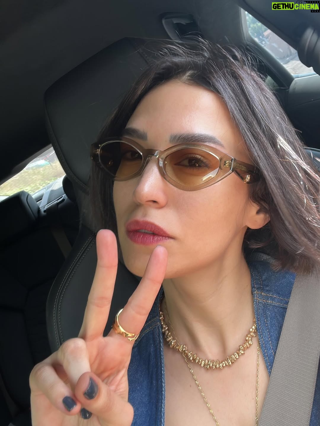 Ecem Özkaya - 9.6K Likes - Haziran dump 1️⃣:)Kadranı zorlayan bir aydı doğrusu 🏎️:) yeni gelen yaşımın olduğu bu ay ilk gününden beri hep hediyeler verdi ;hem de her gün her an …✨tertemiz yaptı  ortalığı :) bir de çok üşümüşüm meğer ısıttın beni bu yıl ve bu yaşım için bir teşekkürüm de sana be haziran 🥂🏁

@emreakbas.tr 
@burcubulutcan 
Ve siz 🫵🏻 tüm kalbimle sarıldıklarım 🫂♥️ #reklam #davet