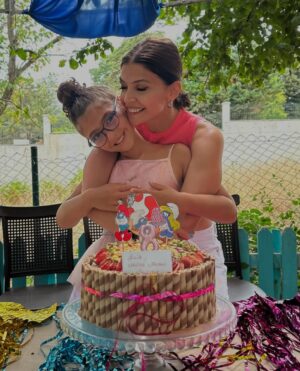 Eda Özerkan Instagram - Benim bal kızım,can kızım artık 8 oldu…🎂ömrün,bahtın hep aydınlık olsun 🙏🏻✨yıldızın hep parlasın⭐️seni çok seviyorum❤️🧿
08.08….🫶🏻🎈nice yarınlara.🥳