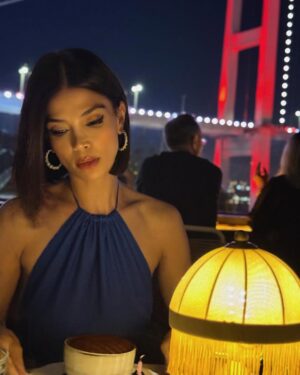 Eda Özerkan Instagram - Biraz kızıl biraz mavi veee radikal bir değişim 💫
#bluenight 🩵