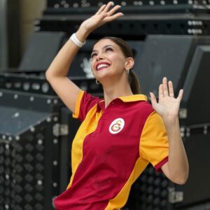 Eda Özerkan Instagram - Always..❤️💛
GS🏆
yeni⭐️⭐️⭐️⭐️⭐️formam yoldaa✨
#çocuklukaşkımsınsenilkgözağrımsın💛❤️