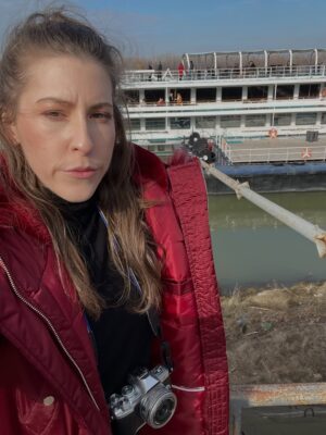 Eden Sher Instagram - I shot a Xmas movie for @hallmarkchannel in real life Europe on a real life riverboat & had a magical time & made lifelong friends & now you all get to see it November 9!!! Highly recommend watching bc it’s v fun & would like to film a sequel. Here are a selection of BTS photos/vids documenting the merriment & chaos!!!
Special shoutout to @ananddb for coming to my hotel room at midnight to help me cut a hair tie out of my hair ily forever 🙏💓