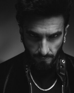 Eka Lakhani Instagram - Ranveer Singh ⚔️⚔️⚔️

Wearing @tomford @h.a @dlfemporio
Sunglasses @tomford @rkumaropticians

#StyledByEka @ekalakhani
Style Team @fatimabaluchstyles @styledbyradhikadhanuka @team___e
Dress Team @_sajjad_199 @yasar_ali0007 

Photographed by @avani.rai
Hair @aalimhakim @mustaqeem_salmani
Makeup @mahadevnaik08
Managed by @rjanahavi @aarti1980
Team RS @cp_vinayak @kaushalkumar3399
