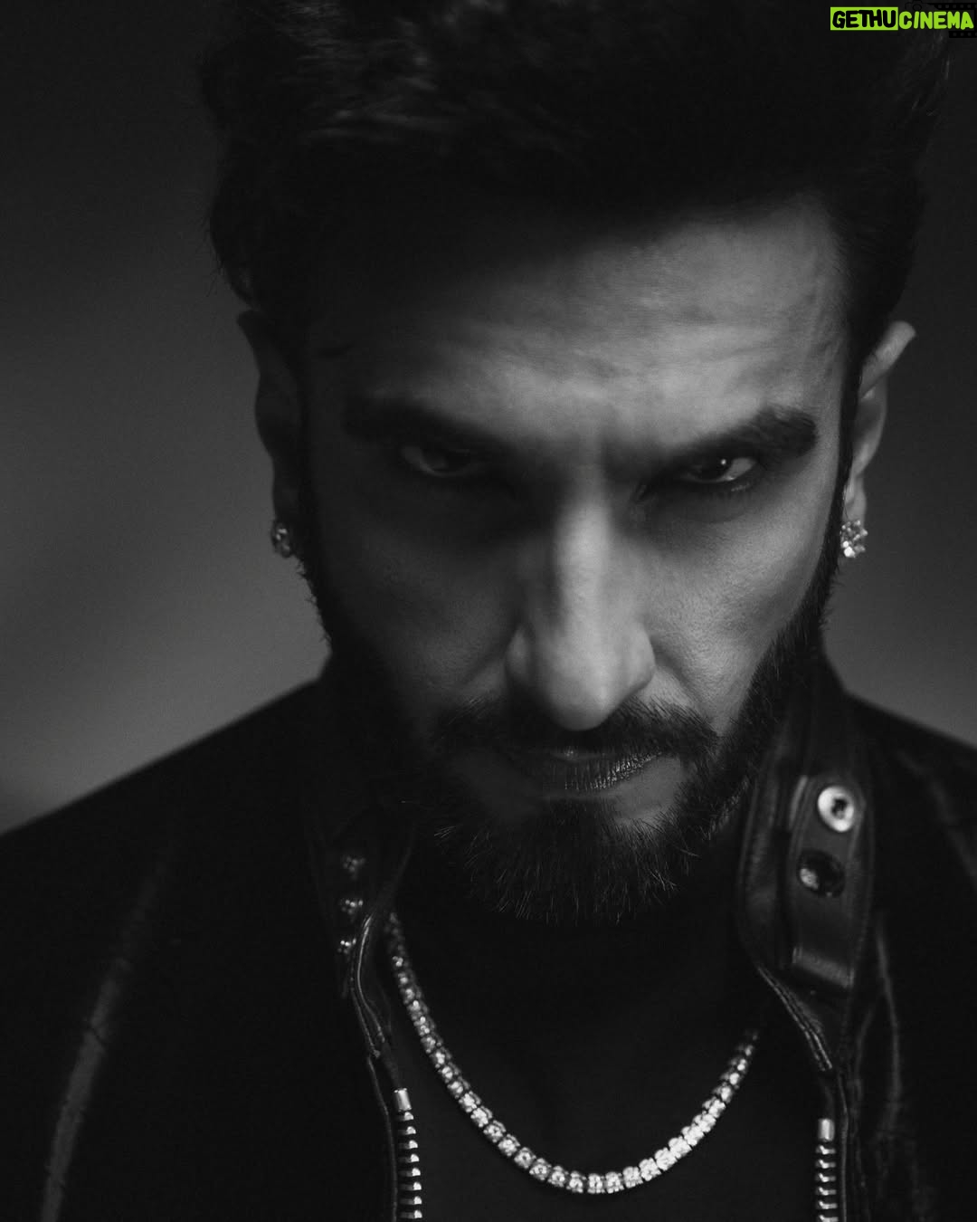 Eka Lakhani - 7K Likes - Ranveer Singh ⚔️⚔️⚔️

Wearing @tomford @h.a @dlfemporio
Sunglasses @tomford @rkumaropticians

#StyledByEka @ekalakhani
Style Team @fatimabaluchstyles @styledbyradhikadhanuka @team___e
Dress Team @_sajjad_199 @yasar_ali0007 

Photographed by @avani.rai
Hair @aalimhakim @mustaqeem_salmani
Makeup @mahadevnaik08
Managed by @rjanahavi @aarti1980
Team RS @cp_vinayak @kaushalkumar3399
