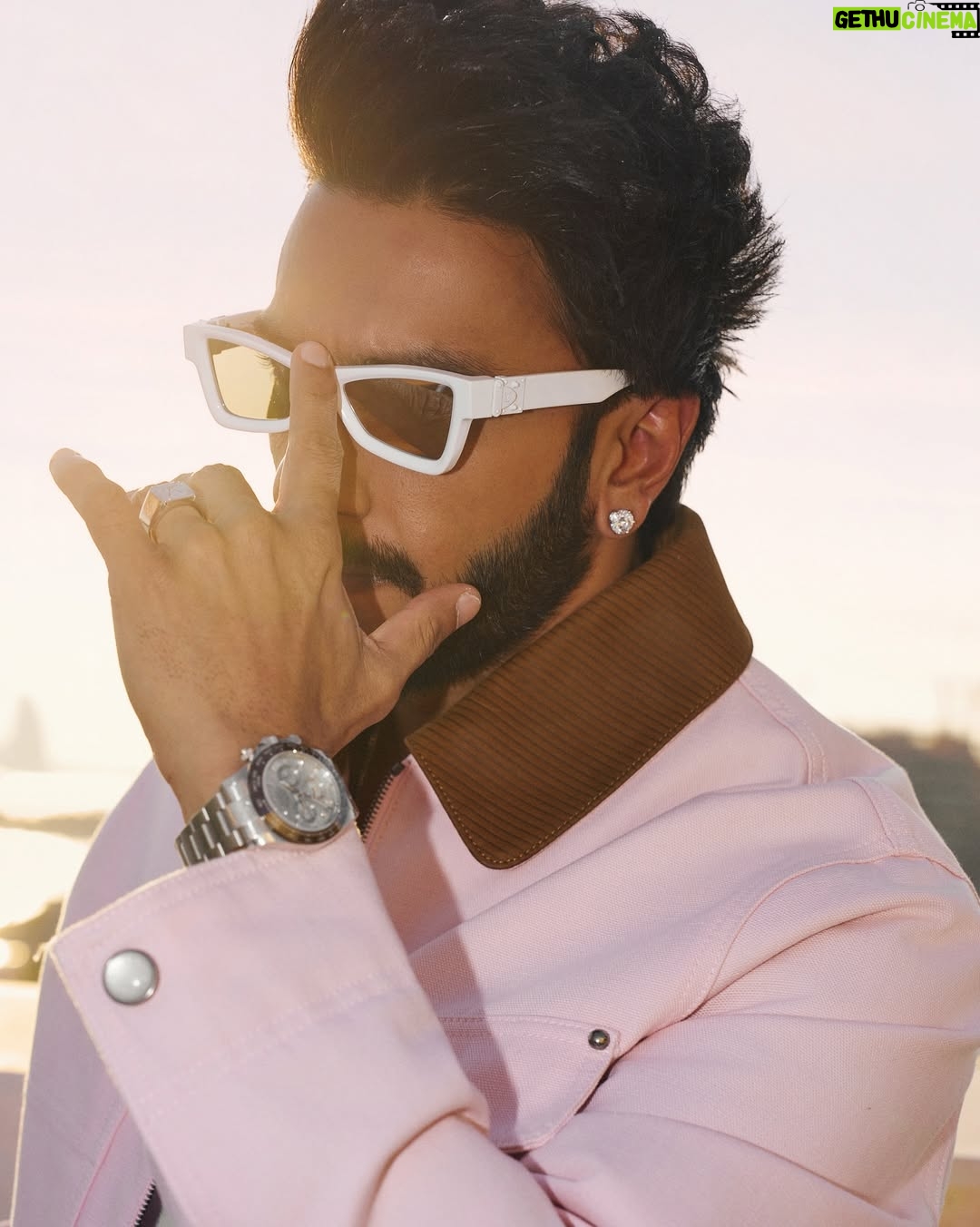 Eka Lakhani - 25.6K Likes - Ranveer Singh !!! 
Did we miss the color?!

Head to toe in @louisvuitton
Fall-winter 2025 Men’s collection by Pharrell Williams

#StyledByEka @ekalakhani 
Style Team @fatimabaluchstyles @styledbyradhikadhanuka @team___e
LV Team @madhuraphadnis @aleena.denny
Photographed by @vaishnavpraveen @thehouseofpixels
Hair @aalimhakim @mustaqeem_salmani
Makeup @mahadevnaik08
Managed by @jinal.jj @divijakrishnaswani
Team RS @cp_vinayak