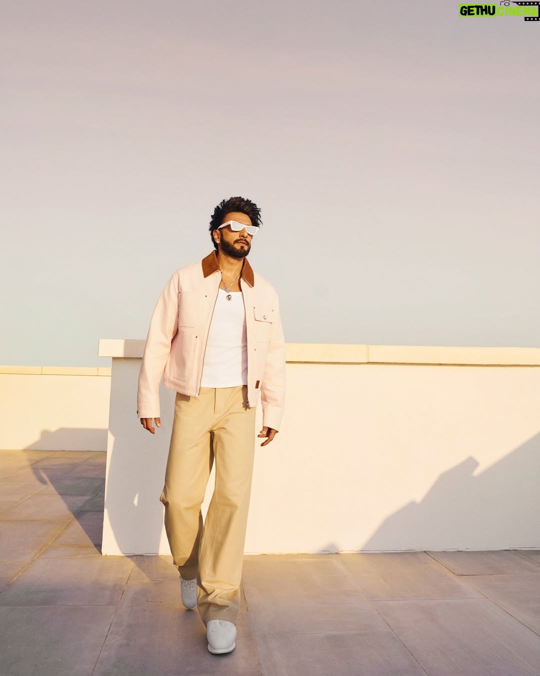 Eka Lakhani - 25.6K Likes - Ranveer Singh !!! 
Did we miss the color?!

Head to toe in @louisvuitton
Fall-winter 2025 Men’s collection by Pharrell Williams

#StyledByEka @ekalakhani 
Style Team @fatimabaluchstyles @styledbyradhikadhanuka @team___e
LV Team @madhuraphadnis @aleena.denny
Photographed by @vaishnavpraveen @thehouseofpixels
Hair @aalimhakim @mustaqeem_salmani
Makeup @mahadevnaik08
Managed by @jinal.jj @divijakrishnaswani
Team RS @cp_vinayak