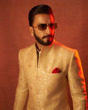 Eka Lakhani Instagram - Ranveer Singh 🤌🏻♥️

An ode to timeless Banarasi craftsmanship, Ranveer’s classic Bandhgala by @anamikakhanna.in features intricate corded detailing and refined self-embroidery, honoring the artistry at its core.

@swadesh_online’s exquisite silk-cotton Banarasi jaal is woven with iconic alfi motifs, elevated by delicate touches of red meena that carry the soul of tradition, meticulously crafted by Shamim, a third-generation maestro of Banarasi brocade weaving. 

#StylesByEka @ekalakhani
Style Team @fatimabaluchstyles @styledbyradhikadhanuka @team___e
Dress Team @_sajjad_199 @yasar_ali0007 

Photographed by @thehouseofpixels 
Hair @aalimhakim @mustaqeem_salmani
Makeup @mahadevnaik08
Managed by @rjanahavi @aarti1980
Team RS @cp_vinayak @kaushalkumar3399