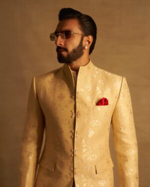 Eka Lakhani Instagram - Ranveer Singh 🤌🏻♥️

An ode to timeless Banarasi craftsmanship, Ranveer’s classic Bandhgala by @anamikakhanna.in features intricate corded detailing and refined self-embroidery, honoring the artistry at its core.

@swadesh_online’s exquisite silk-cotton Banarasi jaal is woven with iconic alfi motifs, elevated by delicate touches of red meena that carry the soul of tradition, meticulously crafted by Shamim, a third-generation maestro of Banarasi brocade weaving. 

#StylesByEka @ekalakhani
Style Team @fatimabaluchstyles @styledbyradhikadhanuka @team___e
Dress Team @_sajjad_199 @yasar_ali0007 

Photographed by @thehouseofpixels 
Hair @aalimhakim @mustaqeem_salmani
Makeup @mahadevnaik08
Managed by @rjanahavi @aarti1980
Team RS @cp_vinayak @kaushalkumar3399