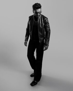 Eka Lakhani Instagram - Man of the hour. Deal with it. He is Dhurandhar!
Ranveer Singh ⚔️⚔️⚔️

Wearing @tomford @h.a @dlfemporio
Sunglasses @tomford @rkumaropticians

Styled by @ekalakhani
Style Team @fatimabaluchstyles @styledbyradhikadhanuka @team___e
Dress Team @_sajjad_199 @yasar_ali0007 

Photographed by @avani.rai

Hair @aalimhakim @mustaqeem_salmani

Makeup @mahadevnaik08

Managed by @rjanahavi @aarti1980

Team RS @cp_vinayak @kaushalkumar3399