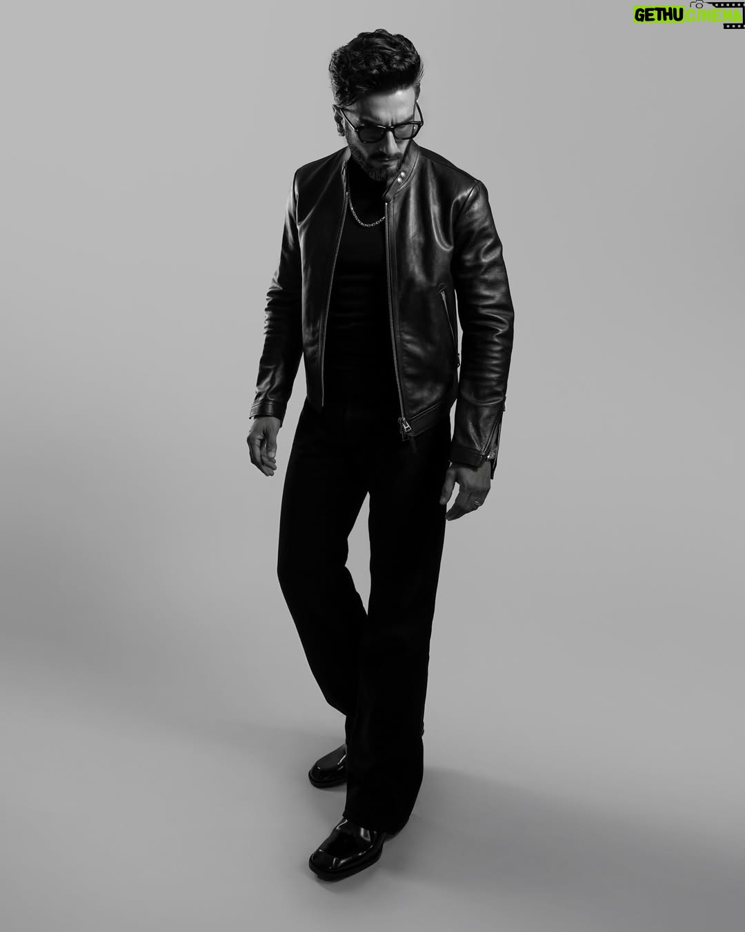 Eka Lakhani - 7.2K Likes - Man of the hour. Deal with it. He is Dhurandhar!
Ranveer Singh ⚔️⚔️⚔️

Wearing @tomford @h.a @dlfemporio
Sunglasses @tomford @rkumaropticians

Styled by @ekalakhani
Style Team @fatimabaluchstyles @styledbyradhikadhanuka @team___e
Dress Team @_sajjad_199 @yasar_ali0007 

Photographed by @avani.rai

Hair @aalimhakim @mustaqeem_salmani

Makeup @mahadevnaik08

Managed by @rjanahavi @aarti1980

Team RS @cp_vinayak @kaushalkumar3399