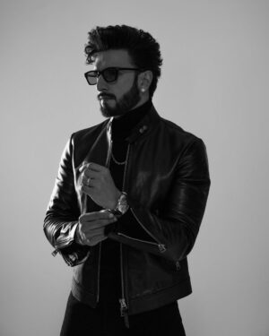 Eka Lakhani Instagram - Man of the hour. Deal with it. He is Dhurandhar!
Ranveer Singh ⚔️⚔️⚔️

Wearing @tomford @h.a @dlfemporio
Sunglasses @tomford @rkumaropticians

Styled by @ekalakhani
Style Team @fatimabaluchstyles @styledbyradhikadhanuka @team___e
Dress Team @_sajjad_199 @yasar_ali0007 

Photographed by @avani.rai

Hair @aalimhakim @mustaqeem_salmani

Makeup @mahadevnaik08

Managed by @rjanahavi @aarti1980

Team RS @cp_vinayak @kaushalkumar3399