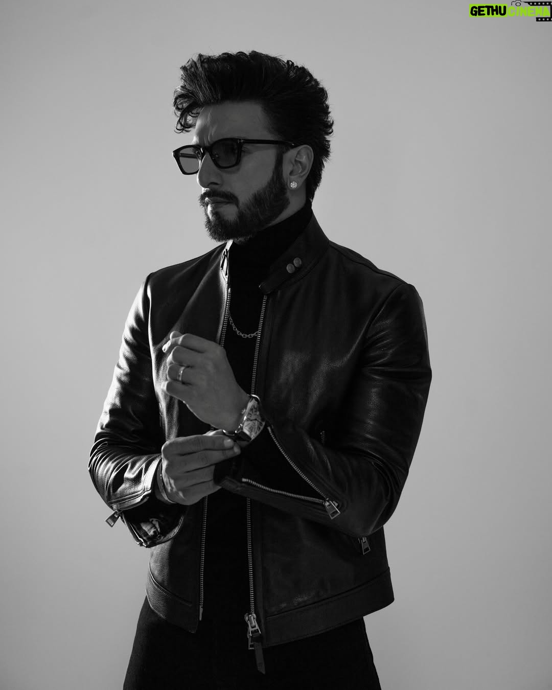 Eka Lakhani - 7.2K Likes - Man of the hour. Deal with it. He is Dhurandhar!
Ranveer Singh ⚔️⚔️⚔️

Wearing @tomford @h.a @dlfemporio
Sunglasses @tomford @rkumaropticians

Styled by @ekalakhani
Style Team @fatimabaluchstyles @styledbyradhikadhanuka @team___e
Dress Team @_sajjad_199 @yasar_ali0007 

Photographed by @avani.rai

Hair @aalimhakim @mustaqeem_salmani

Makeup @mahadevnaik08

Managed by @rjanahavi @aarti1980

Team RS @cp_vinayak @kaushalkumar3399