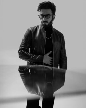 Eka Lakhani Instagram - Man of the hour. Deal with it. He is Dhurandhar!
Ranveer Singh ⚔️⚔️⚔️

Wearing @tomford @h.a @dlfemporio
Sunglasses @tomford @rkumaropticians

Styled by @ekalakhani
Style Team @fatimabaluchstyles @styledbyradhikadhanuka @team___e
Dress Team @_sajjad_199 @yasar_ali0007 

Photographed by @avani.rai

Hair @aalimhakim @mustaqeem_salmani

Makeup @mahadevnaik08

Managed by @rjanahavi @aarti1980

Team RS @cp_vinayak @kaushalkumar3399