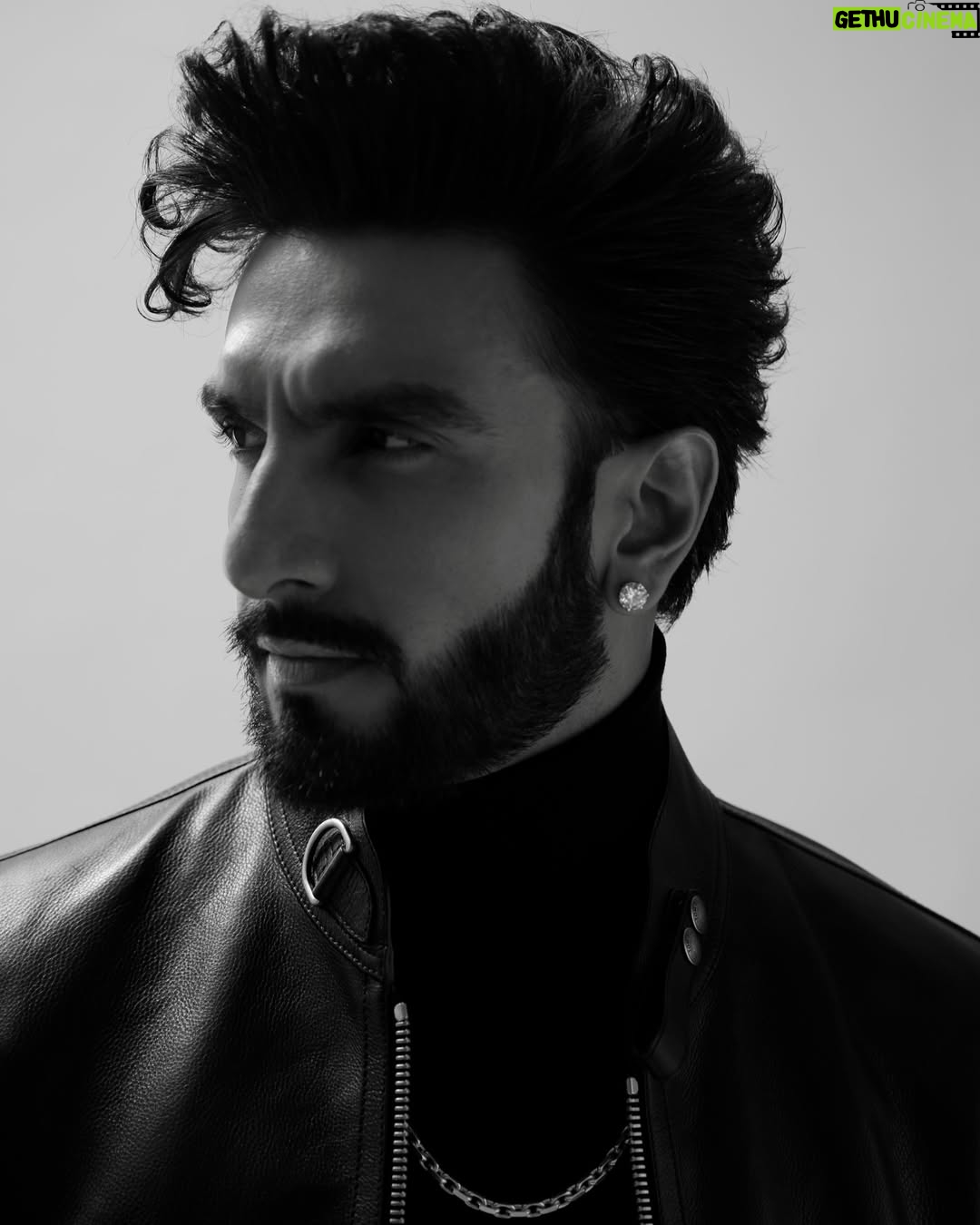 Eka Lakhani - 7.2K Likes - Man of the hour. Deal with it. He is Dhurandhar!
Ranveer Singh ⚔️⚔️⚔️

Wearing @tomford @h.a @dlfemporio
Sunglasses @tomford @rkumaropticians

Styled by @ekalakhani
Style Team @fatimabaluchstyles @styledbyradhikadhanuka @team___e
Dress Team @_sajjad_199 @yasar_ali0007 

Photographed by @avani.rai

Hair @aalimhakim @mustaqeem_salmani

Makeup @mahadevnaik08

Managed by @rjanahavi @aarti1980

Team RS @cp_vinayak @kaushalkumar3399