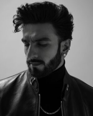 Eka Lakhani Instagram - Man of the hour. Deal with it. He is Dhurandhar!
Ranveer Singh ⚔️⚔️⚔️

Wearing @tomford @h.a @dlfemporio
Sunglasses @tomford @rkumaropticians

Styled by @ekalakhani
Style Team @fatimabaluchstyles @styledbyradhikadhanuka @team___e
Dress Team @_sajjad_199 @yasar_ali0007 

Photographed by @avani.rai

Hair @aalimhakim @mustaqeem_salmani

Makeup @mahadevnaik08

Managed by @rjanahavi @aarti1980

Team RS @cp_vinayak @kaushalkumar3399