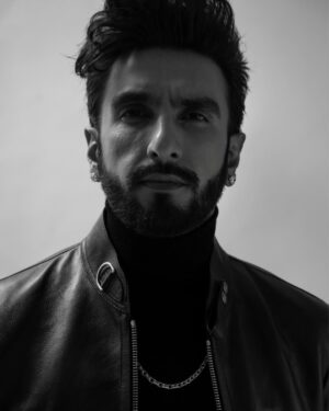Eka Lakhani Instagram - Man of the hour. Deal with it. He is Dhurandhar!
Ranveer Singh ⚔️⚔️⚔️

Wearing @tomford @h.a @dlfemporio
Sunglasses @tomford @rkumaropticians

Styled by @ekalakhani
Style Team @fatimabaluchstyles @styledbyradhikadhanuka @team___e
Dress Team @_sajjad_199 @yasar_ali0007 

Photographed by @avani.rai

Hair @aalimhakim @mustaqeem_salmani

Makeup @mahadevnaik08

Managed by @rjanahavi @aarti1980

Team RS @cp_vinayak @kaushalkumar3399