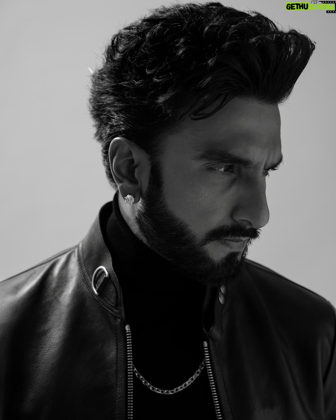 Eka Lakhani - 7.2K Likes - Man of the hour. Deal with it. He is Dhurandhar!
Ranveer Singh ⚔️⚔️⚔️

Wearing @tomford @h.a @dlfemporio
Sunglasses @tomford @rkumaropticians

Styled by @ekalakhani
Style Team @fatimabaluchstyles @styledbyradhikadhanuka @team___e
Dress Team @_sajjad_199 @yasar_ali0007 

Photographed by @avani.rai

Hair @aalimhakim @mustaqeem_salmani

Makeup @mahadevnaik08

Managed by @rjanahavi @aarti1980

Team RS @cp_vinayak @kaushalkumar3399