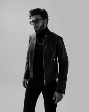 Eka Lakhani Instagram - Man of the hour. Deal with it. He is Dhurandhar!
Ranveer Singh ⚔️⚔️⚔️

Wearing @tomford @h.a @dlfemporio
Sunglasses @tomford @rkumaropticians

Styled by @ekalakhani
Style Team @fatimabaluchstyles @styledbyradhikadhanuka @team___e
Dress Team @_sajjad_199 @yasar_ali0007 

Photographed by @avani.rai

Hair @aalimhakim @mustaqeem_salmani

Makeup @mahadevnaik08

Managed by @rjanahavi @aarti1980

Team RS @cp_vinayak @kaushalkumar3399