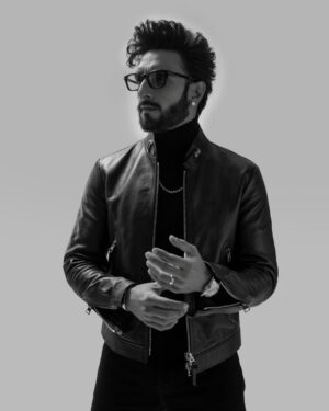 Eka Lakhani Instagram - Man of the hour. Deal with it. He is Dhurandhar!
Ranveer Singh ⚔️⚔️⚔️

Wearing @tomford @h.a @dlfemporio
Sunglasses @tomford @rkumaropticians

Styled by @ekalakhani
Style Team @fatimabaluchstyles @styledbyradhikadhanuka @team___e
Dress Team @_sajjad_199 @yasar_ali0007 

Photographed by @avani.rai

Hair @aalimhakim @mustaqeem_salmani

Makeup @mahadevnaik08

Managed by @rjanahavi @aarti1980

Team RS @cp_vinayak @kaushalkumar3399