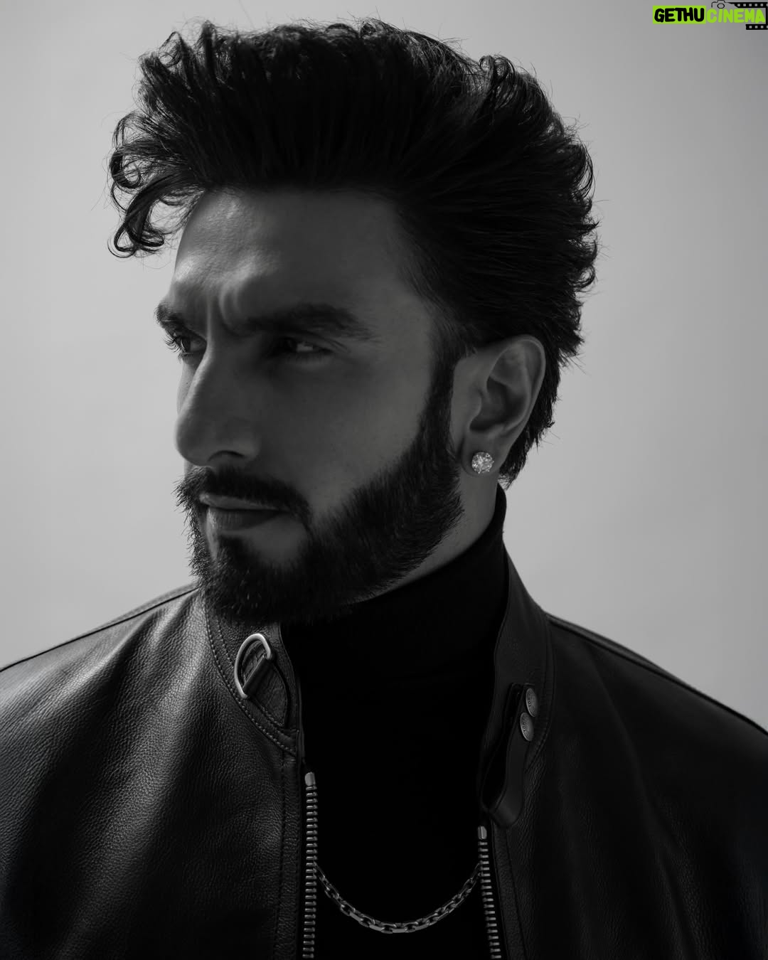 Eka Lakhani - 7.2K Likes - Man of the hour. Deal with it. He is Dhurandhar!
Ranveer Singh ⚔️⚔️⚔️

Wearing @tomford @h.a @dlfemporio
Sunglasses @tomford @rkumaropticians

Styled by @ekalakhani
Style Team @fatimabaluchstyles @styledbyradhikadhanuka @team___e
Dress Team @_sajjad_199 @yasar_ali0007 

Photographed by @avani.rai

Hair @aalimhakim @mustaqeem_salmani

Makeup @mahadevnaik08

Managed by @rjanahavi @aarti1980

Team RS @cp_vinayak @kaushalkumar3399