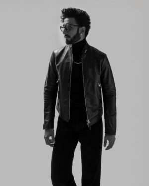 Eka Lakhani Instagram - Man of the hour. Deal with it. He is Dhurandhar!
Ranveer Singh ⚔️⚔️⚔️

Wearing @tomford @h.a @dlfemporio
Sunglasses @tomford @rkumaropticians

Styled by @ekalakhani
Style Team @fatimabaluchstyles @styledbyradhikadhanuka @team___e
Dress Team @_sajjad_199 @yasar_ali0007 

Photographed by @avani.rai

Hair @aalimhakim @mustaqeem_salmani

Makeup @mahadevnaik08

Managed by @rjanahavi @aarti1980

Team RS @cp_vinayak @kaushalkumar3399