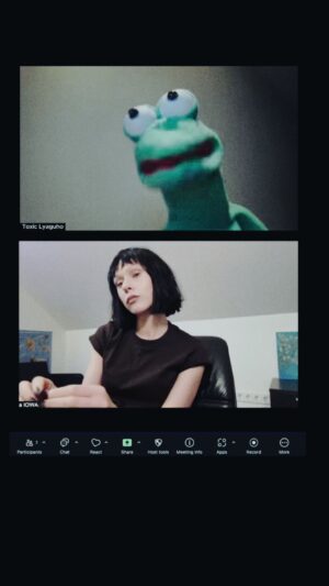 Ekaterina Ivanchikova Instagram - Вы должны это видеть! Сначала денег попросил, а потом - совместный трек. Я упала!)