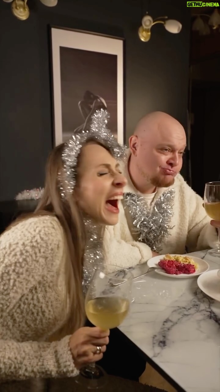 Ekaterina Morgunova - 55.2K Likes - Новый год с друзьями!😁🎄