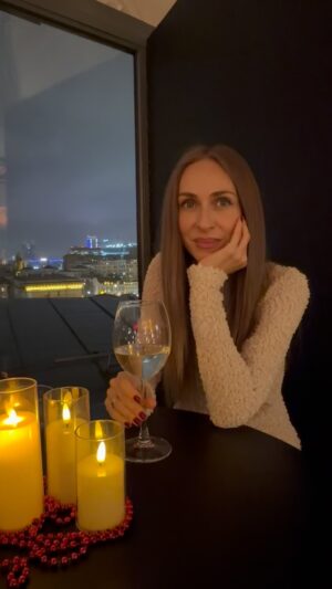 Ekaterina Morgunova Instagram - У меня с этой песней связаны особенные воспоминания) всегда вызывает особенные чувства..)🥹🤗 #екатеринаморгунова #городъпятигорскъ 🥇#ностальжи