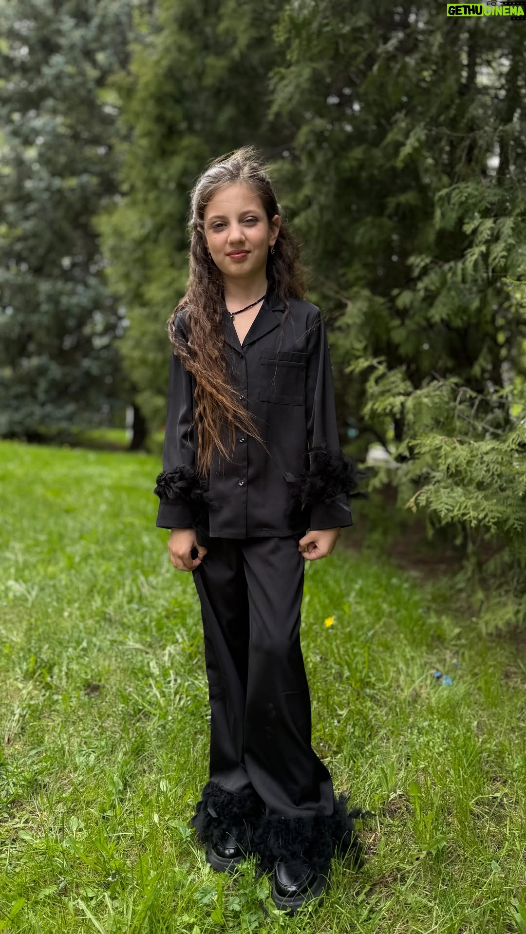Ekaterina Shepeta - 3.6K Likes - Наша старшая девочка ❤️ Ева ❤️
Ты научила нас быть родителями, подарила нам счастье ими быть, и смело прошла с нами этот путь, хотя часто было очень непросто. 
Я до сих пор иногда «протираю глаза», любуясь тобой, до конца будто не веря, что ты - моя дочь. Какая ты большая, красивая, талантливая фантазерка.
С днем рождения!
Спасибо, что я твоя мама.
Люблю бесконечно.