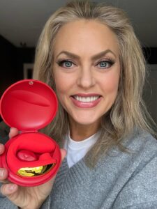 Elaine Hendrix Instagram - You got moves? @bellesaco is the perfect partner. Check out my bio and go sign up for your free toy or gift card. This is the 10/10 you’ve been waiting for. 💃🏼🤯⭐️

#bbpartner