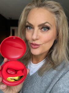 Elaine Hendrix Instagram - You got moves? @bellesaco is the perfect partner. Check out my bio and go sign up for your free toy or gift card. This is the 10/10 you’ve been waiting for. 💃🏼🤯⭐️

#bbpartner