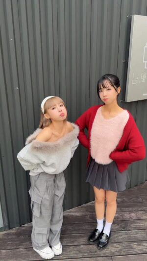 Elaine Ho Instagram - 玩蠟筆小新、笑到不行
心靈年齡直接變五歲 ੭ ᐕ)੭ 

#小新與小葵❤️ #卜荳