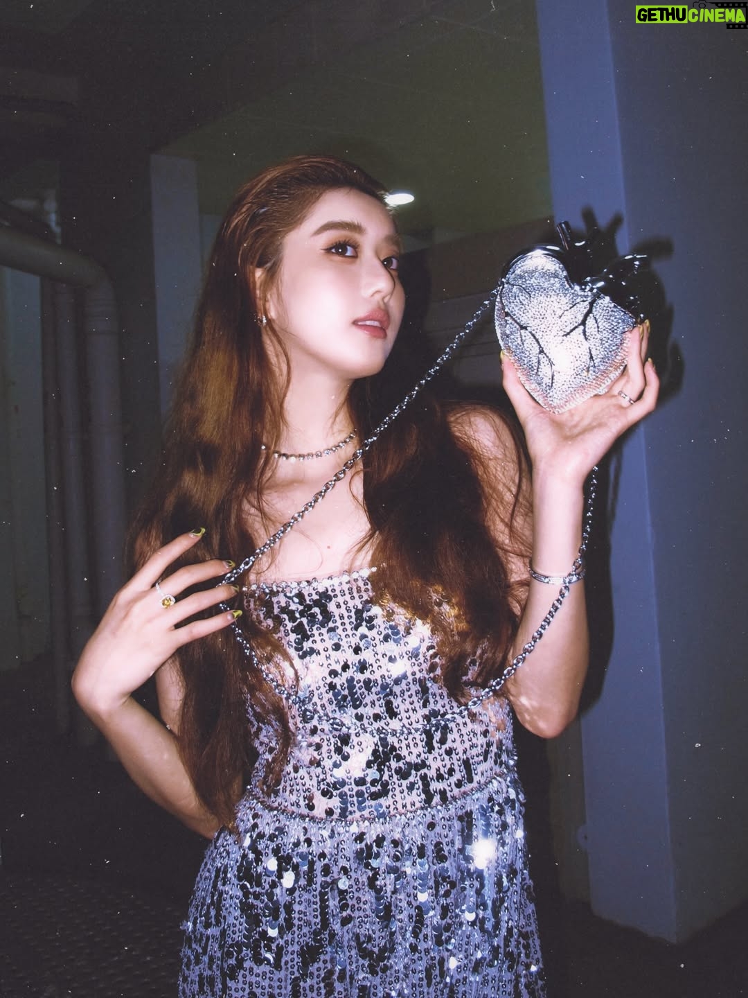 Eleanor Lee - 1.5K Likes - My heart shines for you ✨