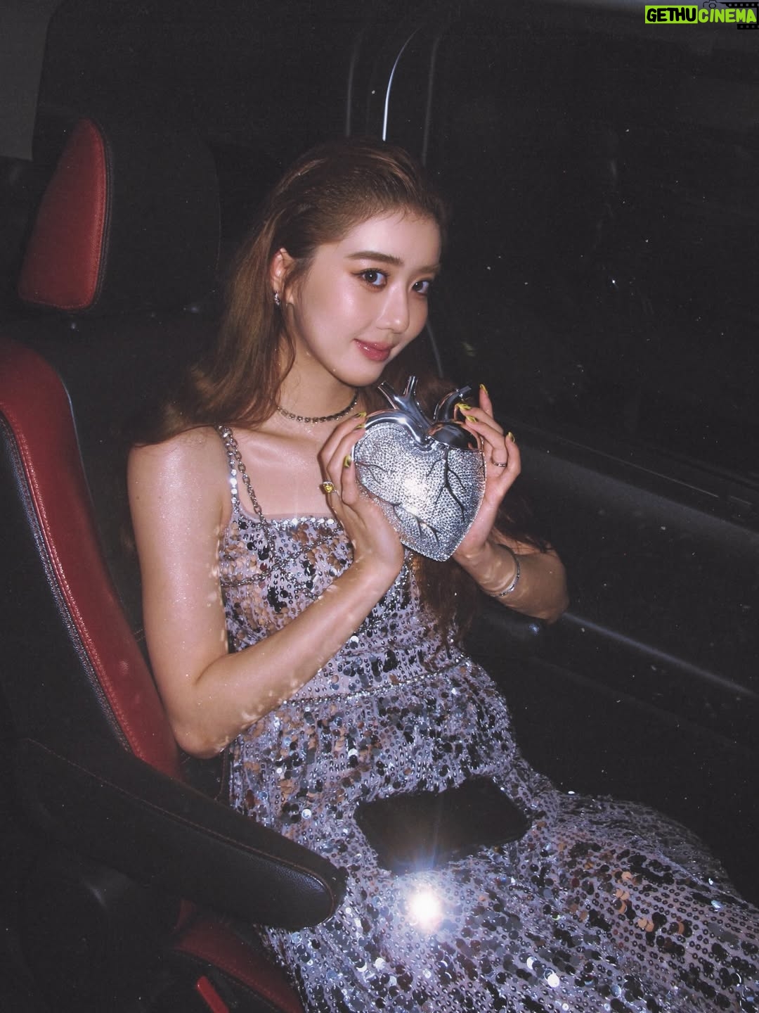 Eleanor Lee - 1.5K Likes - My heart shines for you ✨