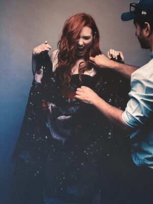 Eleanor Tomlinson Instagram - 🖤

@justinejenkins 
@dayaruci 
@pruewhitestylist

@mattholyoak 

@vrwpublicity