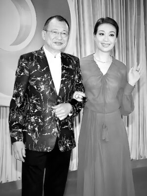 Elena Kong Mei-Yee Instagram - 永遠懷念你的笑容，你的慈祥，你所有的美好！

多謝你呀Benz 哥！

You will be always missed dear 「唯唯」！

南無地藏王菩薩
南無地藏王菩薩
南無地藏王菩薩
