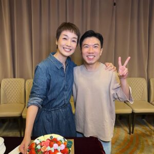 Elena Kong Mei-Yee Instagram - 被愛嘅感覺太正啦！

多謝《娛樂好好玩》所有兄弟姊妹嘅祝福；

恭喜有十萬訂閱，我點都要叨下光㗎啦；

多謝村長請客，佢每年都同我過生日；

多謝大家一路對《娛樂好好玩》嘅支持！

多謝！多謝！

#江美儀 
#江美人 
#梁思浩 
#吳家樂 
#鄧兆尊 
#向海嵐 
#娛樂好好玩