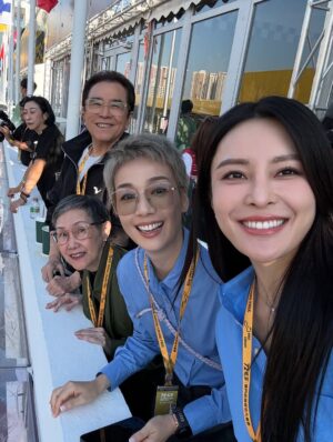 Elena Kong Mei-Yee Instagram - 值得記錄的一天，第一次喺澳門睇賽車🏎️，第一次同落場車手影相呀！

#江美儀 #江美人 #澳門賽車 #lifeiswonderful