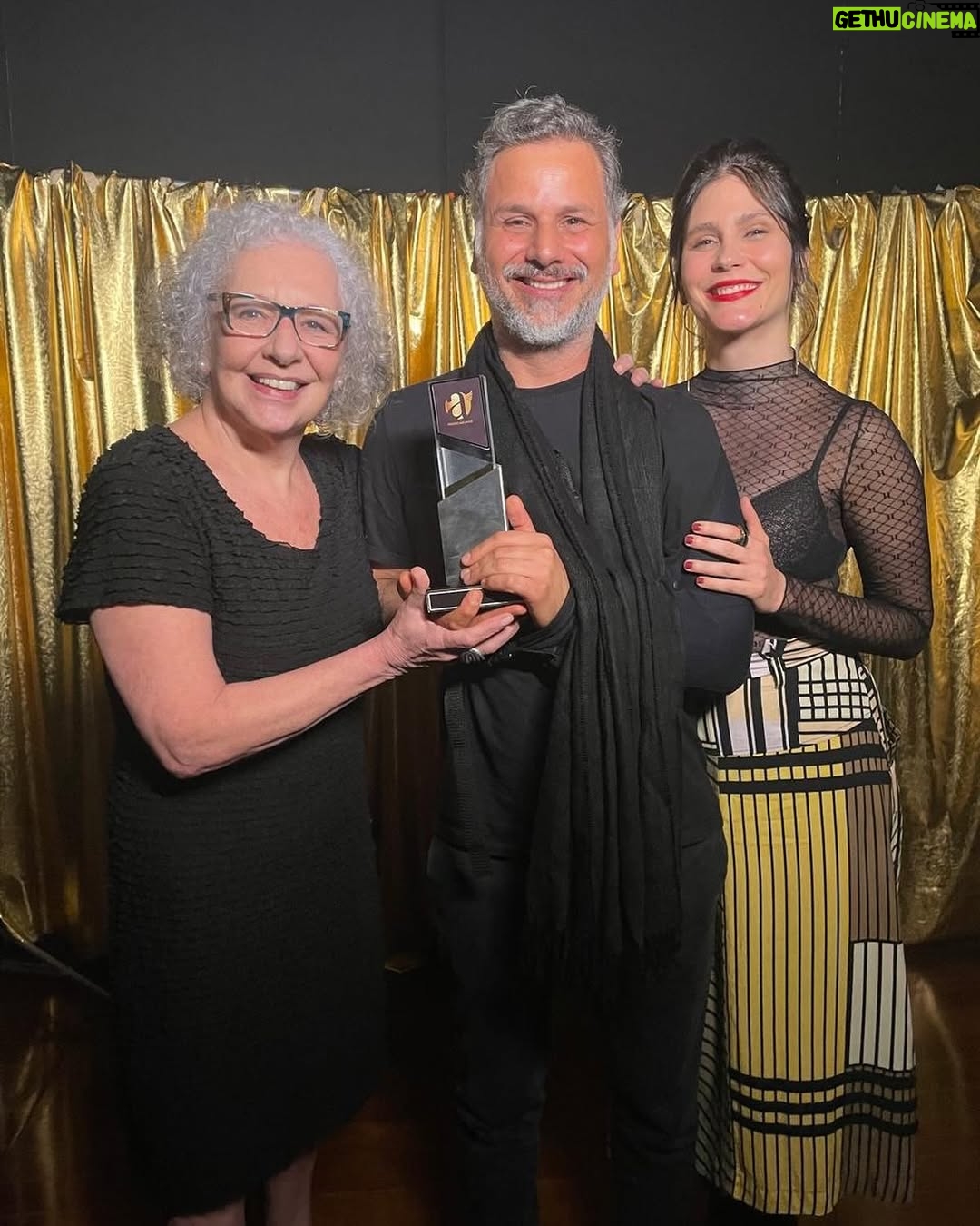 Eliana Guttman - 171 Likes - Recebemos hoje o Premio Miguel Arcanjo de Melhor Espetaculo concorrendo com outros espetáculos igualmente fantasticos.
Obrigada @miguel.arcanjo por sua iniciativa e acima de tudo obrigada @munir_kanaan por me proporcionar esse momento glorioso .
VIVA DOIS PAPAS!
@doispapasteatro  @carolgodoyatriz @celsofrateschi  e @zecarlosmachadooficial  e à toda nossa equipe nosso dream team.