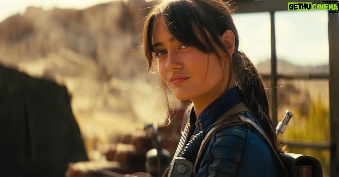 Ella Purnell - 282.3K Likes - sneaky peaky