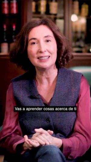 Elsa Punset Instagram - Hace unas semanas, pude pasar unas horas con el gran equipo de @lavanguardia . Durante esa sesión, Victor, Inma y LLuis me lanzaron cada uno una pregunta.
Comparto aquí la pregunta de mi admirado @amelanovela : ¿cómo podemos afrontar esas inevitables etapas de pruebas que todos pasamos, cómo gestionar lo que nos pesa y duele? Os dejo aquí mi reflexión, ojalá os acompañe y sirva 🥰