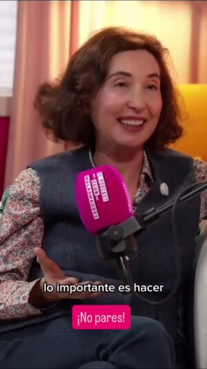 Elsa Punset Instagram - Hace poco grabé una conversación con @laurabaena en su podcast La casita, de @malasmadres .
Salí con la sensación de haber estado en una casa amiga: risa, verdad y esa claridad que aparece cuando alguien te escucha de verdad.
Ya iremos compartiendo más momentos, porque esta charla dio para mucho. ✨